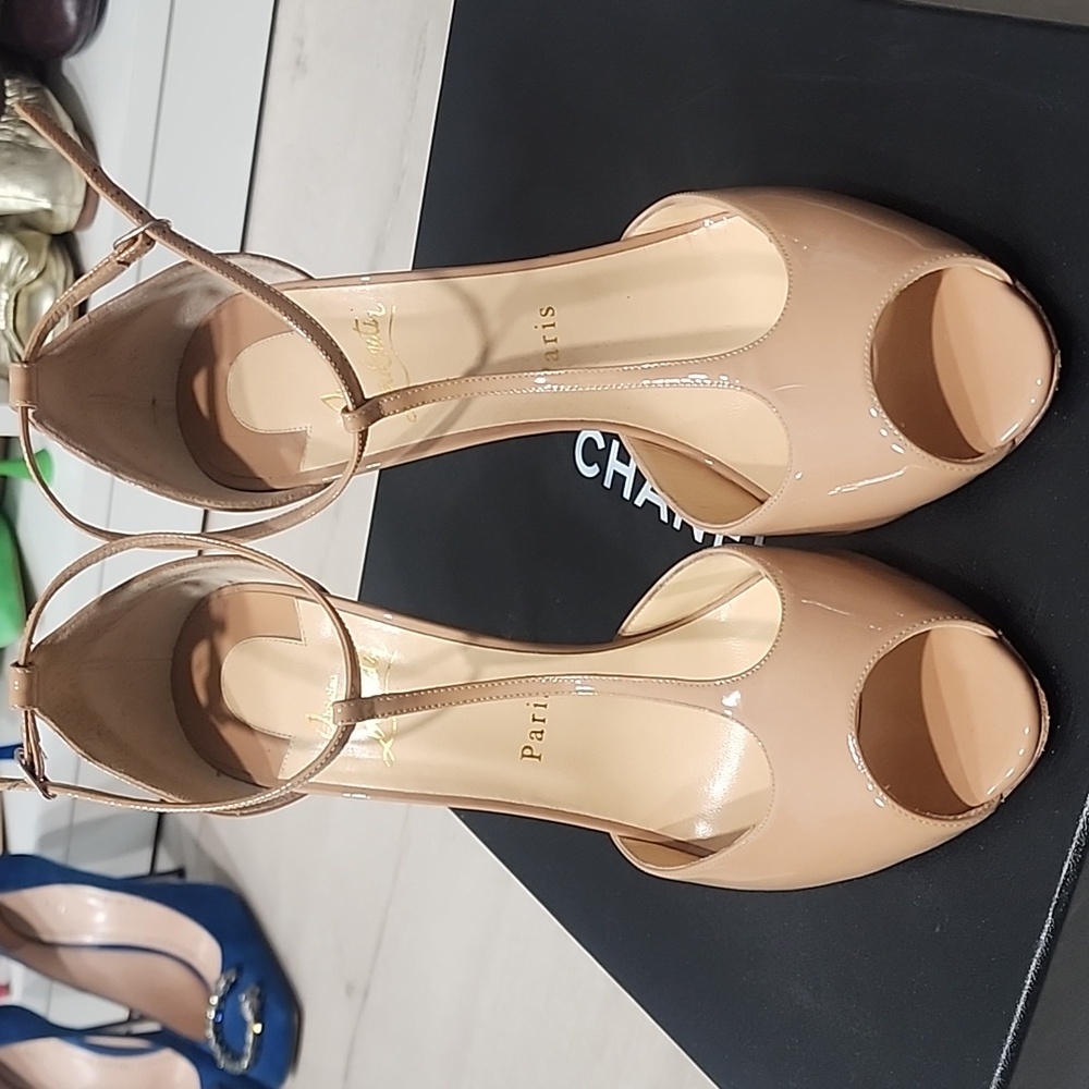 Louboutin peep toe t- strap heels sz 41